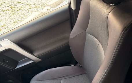 Toyota Land Cruiser Prado 150 рестайлинг 2, 2018 год, 4 600 000 рублей, 11 фотография