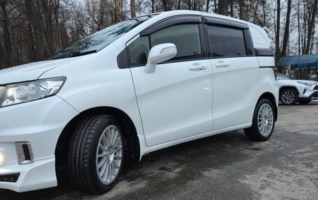 Honda Freed I, 2015 год, 1 350 000 рублей, 2 фотография