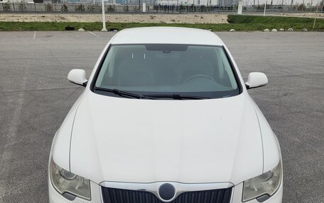 Skoda Superb III рестайлинг, 2012 год, 1 350 000 рублей, 1 фотография