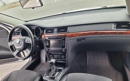 Skoda Superb III рестайлинг, 2012 год, 1 350 000 рублей, 16 фотография