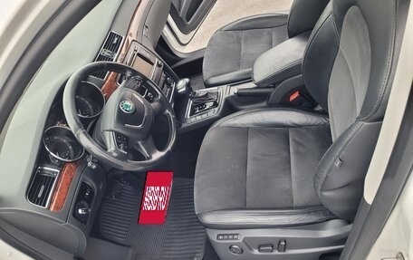 Skoda Superb III рестайлинг, 2012 год, 1 350 000 рублей, 17 фотография