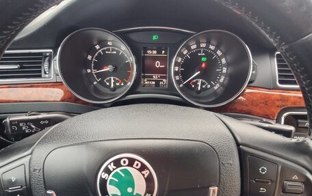 Skoda Superb III рестайлинг, 2012 год, 1 350 000 рублей, 26 фотография