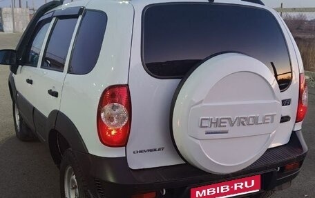 Chevrolet Niva I рестайлинг, 2017 год, 589 000 рублей, 2 фотография