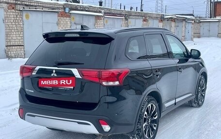 Mitsubishi Outlander III рестайлинг 3, 2021 год, 2 480 000 рублей, 3 фотография