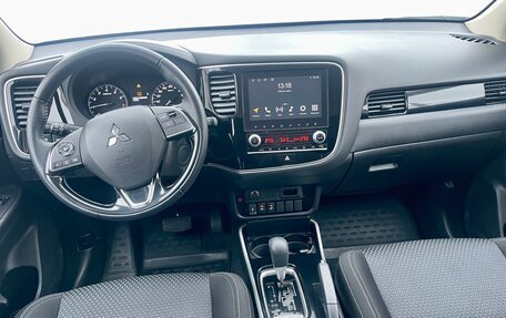 Mitsubishi Outlander III рестайлинг 3, 2021 год, 2 480 000 рублей, 9 фотография