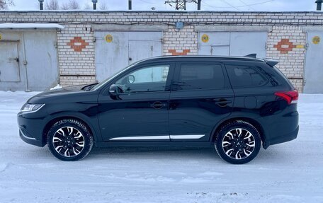 Mitsubishi Outlander III рестайлинг 3, 2021 год, 2 480 000 рублей, 6 фотография