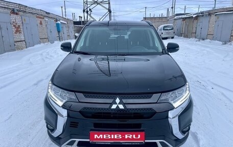 Mitsubishi Outlander III рестайлинг 3, 2021 год, 2 480 000 рублей, 7 фотография
