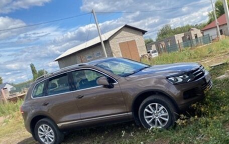 Volkswagen Touareg III, 2011 год, 2 200 000 рублей, 2 фотография