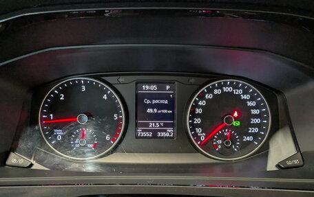 Volkswagen Multivan T6 рестайлинг, 2019 год, 5 350 000 рублей, 13 фотография