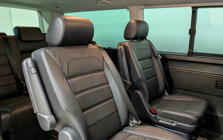 Volkswagen Multivan T6 рестайлинг, 2019 год, 5 350 000 рублей, 12 фотография