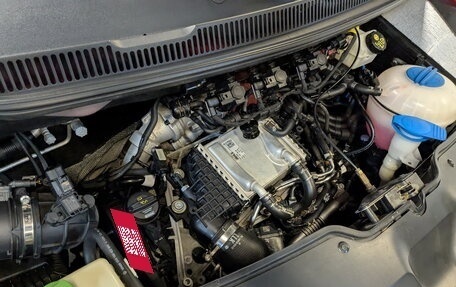 Volkswagen Multivan T6 рестайлинг, 2019 год, 5 350 000 рублей, 9 фотография