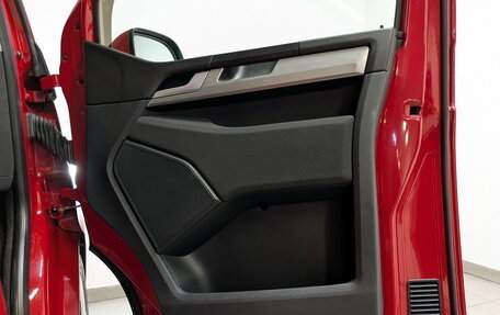 Volkswagen Multivan T6 рестайлинг, 2019 год, 5 350 000 рублей, 24 фотография