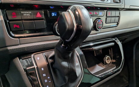 Volkswagen Multivan T6 рестайлинг, 2019 год, 5 350 000 рублей, 27 фотография