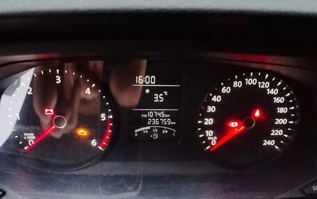 Volkswagen Transporter T6 рестайлинг, 2015 год, 1 690 000 рублей, 7 фотография