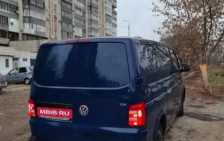 Volkswagen Transporter T6 рестайлинг, 2015 год, 1 690 000 рублей, 2 фотография
