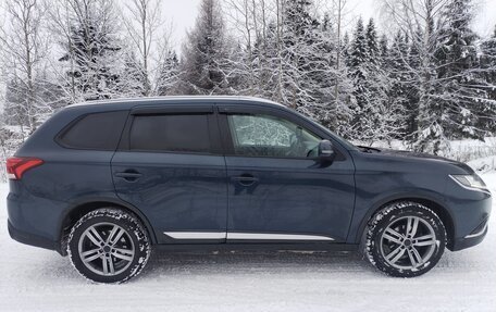 Mitsubishi Outlander III рестайлинг 3, 2019 год, 2 400 000 рублей, 6 фотография