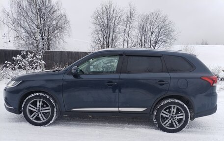 Mitsubishi Outlander III рестайлинг 3, 2019 год, 2 400 000 рублей, 5 фотография