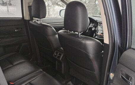 Mitsubishi Outlander III рестайлинг 3, 2019 год, 2 400 000 рублей, 7 фотография