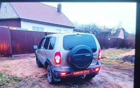 Chevrolet Niva I рестайлинг, 2011 год, 438 000 рублей, 2 фотография