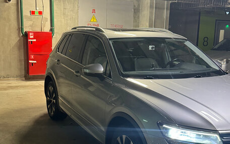 Volkswagen Tiguan II, 2018 год, 2 600 000 рублей, 3 фотография