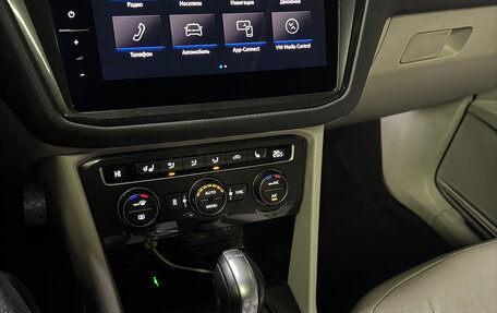 Volkswagen Tiguan II, 2018 год, 2 600 000 рублей, 9 фотография