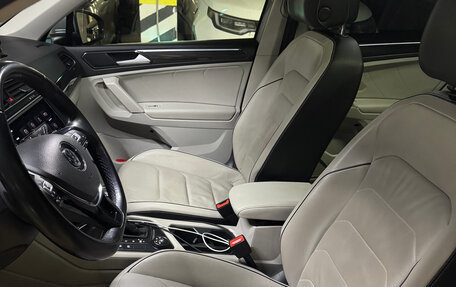 Volkswagen Tiguan II, 2018 год, 2 600 000 рублей, 11 фотография