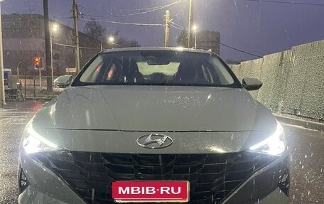Hyundai Elantra, 2022 год, 2 200 000 рублей, 1 фотография