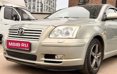 Toyota Avensis III рестайлинг, 2004 год, 750 000 рублей, 1 фотография