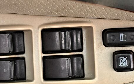 Toyota Avensis III рестайлинг, 2004 год, 750 000 рублей, 18 фотография