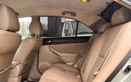 Toyota Avensis III рестайлинг, 2004 год, 750 000 рублей, 14 фотография