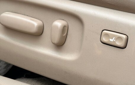 Toyota Avensis III рестайлинг, 2004 год, 750 000 рублей, 19 фотография