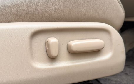 Toyota Avensis III рестайлинг, 2004 год, 750 000 рублей, 20 фотография