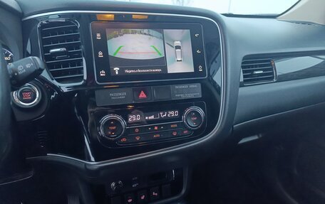 Mitsubishi Outlander III рестайлинг 3, 2017 год, 1 590 000 рублей, 7 фотография