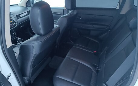 Mitsubishi Outlander III рестайлинг 3, 2017 год, 1 590 000 рублей, 6 фотография