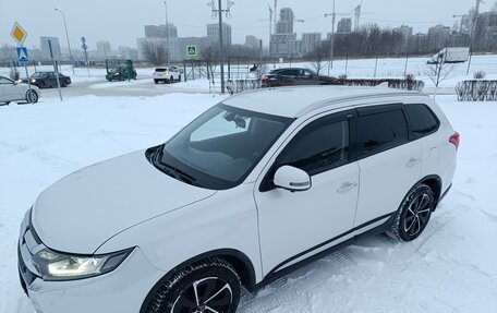 Mitsubishi Outlander III рестайлинг 3, 2017 год, 1 590 000 рублей, 4 фотография