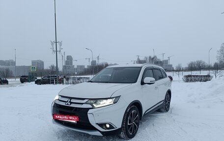 Mitsubishi Outlander III рестайлинг 3, 2017 год, 1 590 000 рублей, 2 фотография