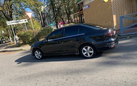 Volkswagen Jetta VI, 2011 год, 700 000 рублей, 2 фотография