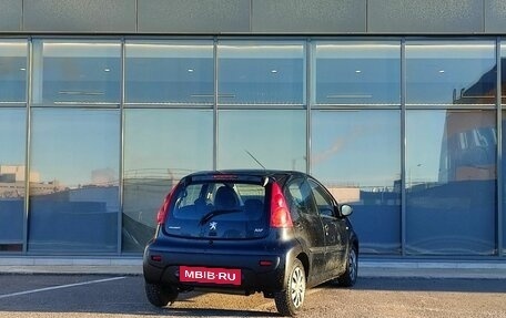 Peugeot 107 I рестайлинг, 2011 год, 439 000 рублей, 4 фотография