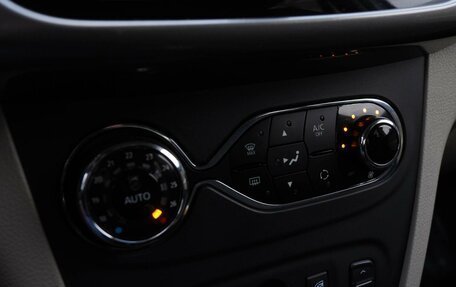 Renault Logan II, 2016 год, 799 000 рублей, 13 фотография