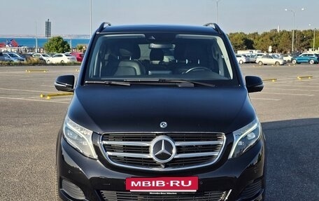 Mercedes-Benz V-Класс, 2018 год, 4 700 000 рублей, 3 фотография