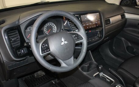 Mitsubishi Outlander III рестайлинг 3, 2014 год, 1 457 000 рублей, 9 фотография