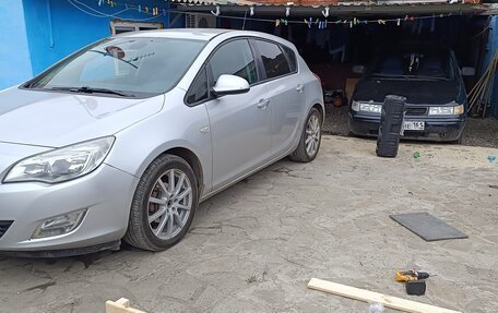 Opel Astra J, 2011 год, 600 000 рублей, 3 фотография