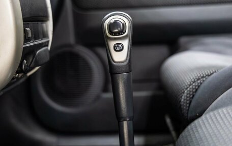 Scion xB II рестайлинг, 2004 год, 638 000 рублей, 34 фотография