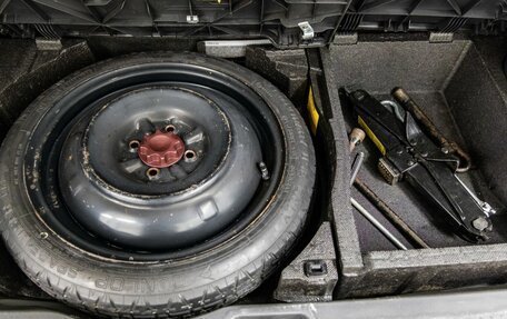 Scion xB II рестайлинг, 2004 год, 638 000 рублей, 38 фотография