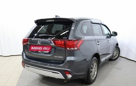 Mitsubishi Outlander III рестайлинг 3, 2020 год, 2 990 000 рублей, 4 фотография