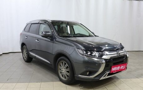 Mitsubishi Outlander III рестайлинг 3, 2020 год, 2 990 000 рублей, 3 фотография