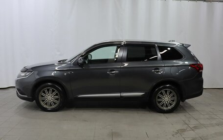 Mitsubishi Outlander III рестайлинг 3, 2020 год, 2 990 000 рублей, 7 фотография