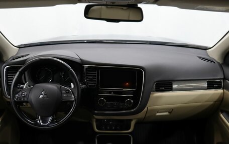 Mitsubishi Outlander III рестайлинг 3, 2020 год, 2 990 000 рублей, 12 фотография