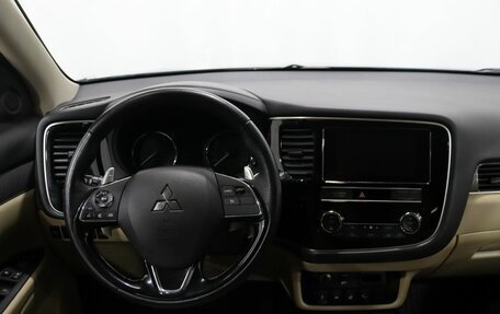 Mitsubishi Outlander III рестайлинг 3, 2020 год, 2 990 000 рублей, 13 фотография