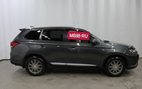 Mitsubishi Outlander III рестайлинг 3, 2020 год, 2 990 000 рублей, 6 фотография